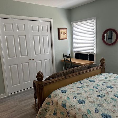 5 Min To Beach Large Living Room Fenced Backyard Bbq Firepit Driveway Boat Parking Lake Worth Beach Εξωτερικό φωτογραφία