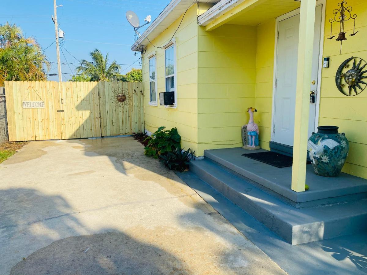 5 Min To Beach Large Living Room Fenced Backyard Bbq Firepit Driveway Boat Parking Lake Worth Beach Εξωτερικό φωτογραφία