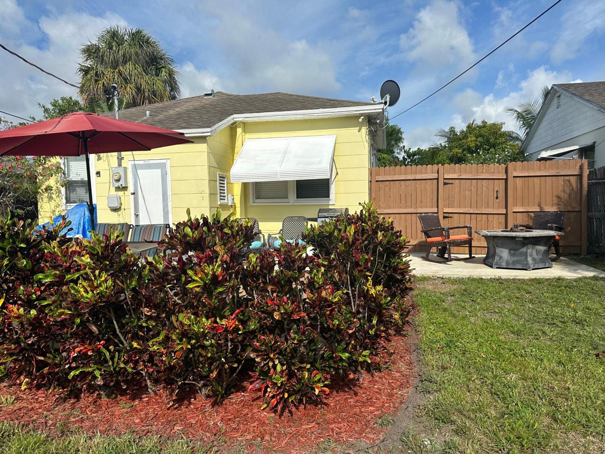 5 Min To Beach Large Living Room Fenced Backyard Bbq Firepit Driveway Boat Parking Lake Worth Beach Εξωτερικό φωτογραφία